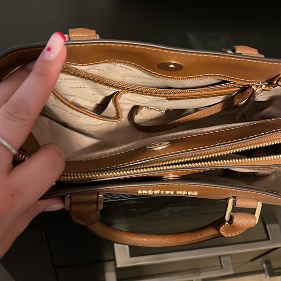 Michael Kors tote - Picture 5 of 6